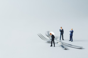 海外企業では食事補助が法定福利